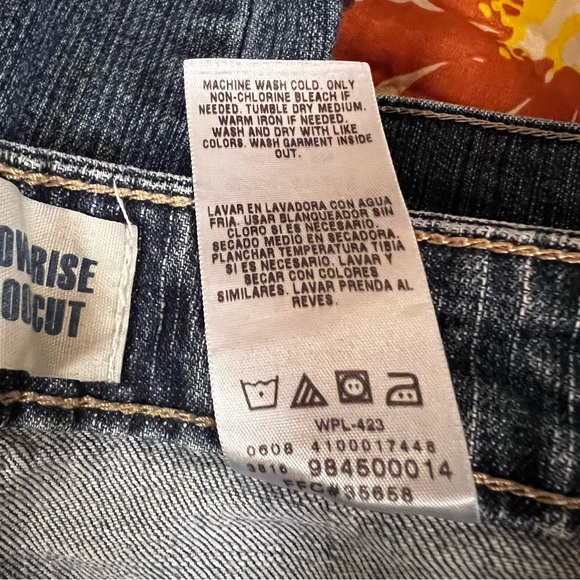 SOLD.     Levi’s low rise boot cut Signature misses 12 - Picture 6 of 6